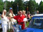 Oisterwijk, 15 Juli 2006
Eerste dag Classic Car Rally Amsterdam-Beijing
1e stop om afscheid te nemen van familie en vriendin bij Rosep
Dono Hardjowisastro bij hun Citroen DS 23 uit 1975