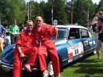 Oisterwijk, 15 Juli 2006
Eerste dag Classic Car Rally Amsterdam-Beijing
1e stop om afscheid te nemen van familie en vriendin bij Rosep
Henk Eijsbouts met zijn man Dono Hardjowisastro op hun Citroen Ds 23 uit het jaar 1975