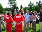 Oisterwijk, 15 Juli 2006
Eerste dag Classic Car Rally Amsterdam-Beijing
1e stop om afscheid te nemen van familie en vriendin bij Rosep
Henk Eijsbouts met zijn man Dono Hardjowisastro tijdens een intervieuw voor RTL 7 TV