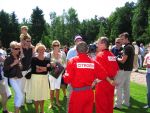 Oisterwijk, 15 Juli 2006
Eerste dag Classic Car Rally Amsterdam-Beijing
1e stop om afscheid te nemen van familie en vriendin bij Rosep
Dono Hardjowisastro met zijn man Henk Eijsbouts tijdens een intervieuw voor RTL 7 TV met hun Citroen Ds 23 uit het jaar 1975