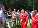 Oisterwijk, 15 Juli 2006
Eerste dag Classic Car Rally Amsterdam-Beijing
1e stop om afscheid te nemen van familie en vriendin bij Rosep
Dono Hardjowisastro met zijn man Henk Eijsbouts tijdens een intervieuw voor RTL 7 TV met hun Citroen Ds 23 uit het jaar 1975