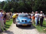 Oisterwijk, 15 Juli 2006
Eerste dag Classic Car Rally Amsterdam-Beijing
1e stop om afscheid te nemen van familie en vriendin bij Rosep
Dono Hardjowisastro met zijn man Henk Eijsbouts in hun Citroen Ds 23 uit het jaar 1975 verlaten het terrein