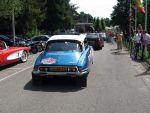Oisterwijk, 15 Juli 2006
Eerste dag Classic Car Rally Amsterdam-Beijing
1e stop om afscheid te nemen van familie en vriendin bij Rosep
Dono Hardjowisastro met zijn man Henk Eijsbouts in hun Citroen Ds 23 uit het jaar 1975 verlaten het terrein
