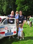 Oisterwijk, 15 Juli 2006
Eerste dag Classic Car Rally Amsterdam-Beijing
1e stop om afscheid te nemen van familie en vriendin bij Rosep
Projectontwikkelaar Leon v d Kerkhoff met zijn partner Dirk Rietberg met kinderen en hun Volvo P544 uit 1964