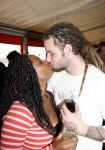 Bergen aan Zee 4 juli 2007
Tros zomerfeesten in bergen aan zee. Angela Esajas met vriend kussend