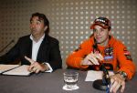 Amsterdam 10 juli 2007
Persconferentie van Christijan Albers in hotel de kersetuin nadat hij door het spyker team ontslagen is . Nick Kouwenhoven zit de pesconferentie voor.