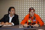 Amsterdam 10 juli 2007
Persconferentie van Christijan Albers in hotel de kersetuin nadat hij door het spyker team ontslagen is . Nick Kouwenhoven zit de pesconferentie voor.