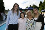 Berkel Enschot, 1 Juli 2007
CD Uitreiking en afscheid van Corry konings, die samen met haar vriend Wim Tromp gaat emigreren naar Spanje.
Hier op de foto met haar kinderen Sharona en Youri
