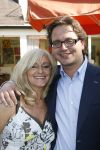 Berkel Enschot, 1 Juli 2007
CD Uitreiking en afscheid van Corry konings, die samen met haar vriend Wim Tromp gaat emigreren naar Spanje.
Hier op de foto met Guus Meeuwis die de eerste CD heeft uitgereikt