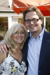 Berkel Enschot, 1 Juli 2007
CD Uitreiking en afscheid van Corry konings, die samen met haar vriend Wim Tromp gaat emigreren naar Spanje.
Hier op de foto met Guus Meeuwis die de eerste CD heeft uitgereikt