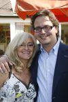 Berkel Enschot, 1 Juli 2007
CD Uitreiking en afscheid van Corry konings, die samen met haar vriend Wim Tromp gaat emigreren naar Spanje.
Hier op de foto met Guus Meeuwis die de eerste CD heeft uitgereikt