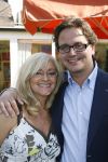 Berkel Enschot, 1 Juli 2007
CD Uitreiking en afscheid van Corry konings, die samen met haar vriend Wim Tromp gaat emigreren naar Spanje.
Hier op de foto met Guus Meeuwis die de eerste CD heeft uitgereikt