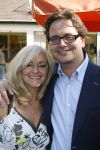Berkel Enschot, 1 Juli 2007
CD Uitreiking en afscheid van Corry konings, die samen met haar vriend Wim Tromp gaat emigreren naar Spanje.
Hier op de foto met Guus Meeuwis die de eerste CD heeft uitgereikt