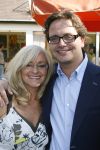 Berkel Enschot, 1 Juli 2007
CD Uitreiking en afscheid van Corry konings, die samen met haar vriend Wim Tromp gaat emigreren naar Spanje.
Hier op de foto met Guus Meeuwis die de eerste CD heeft uitgereikt