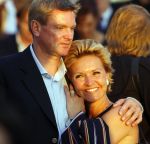 Scheveningen 1 juli 2007
Mariska v Kolck verliefd en kussend met haar man Knut.
