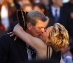 Scheveningen 1 juli 2007
Mariska v Kolck verliefd en kussend met haar man Knut.