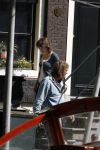 Amsterdam 30 juni 2007
Matthijs v Nieuwkerk met zijn vrouw voor hun huis.