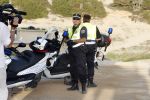 Ibiza 7 juli 2007
Yfke Sturm en haar man Imad Izemrane trouwen op het strand .politie