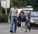 Muiderberg 22 juni 2007
Richard Krajicek brengt zijn kinderen emma en Alec naar school.