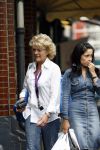 Amsterdam 10 juli 2007
Simone Kleinsma doet boodschappen op de cornelis schuytstraat.