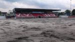 Spakenburg, 3 Juli 2007
Het veld van v.v. Ijsselmeervogels is onder construction omdat ze in het nieuwe seizoen gaan spelen op kunstgras in navolging van hun buren v.v. Spakenburg