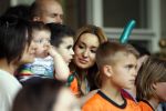 Amsterdam 5 juni 2010
Het Nederlands elftal vertrekt vanaf het hilton naar Schiphol voor de WK voetbal in Zuid Afrika. De vrouwen zwaaien ze uit. Robin Bouchra en Shaqueel v Persie
Peter Smulders bv