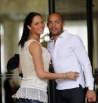 Amsterdam 5 juni 2010
Het Nederlands elftal vertrekt vanaf het hilton naar Schiphol voor de WK voetbal in Zuid Afrika. De vrouwen zwaaien ze uit. Demy de Zeeuw met zijn vrouw
Peter Smulders bv