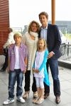 Utrecht 7 Juni 2010, Locatie Mercedes Nederland, 5e introductie van het Magazine Helden, gemaakt foor Frits Barend en zijn dochter Barbara Barend
Edwin v d Sar met zijn vrouw Annemarie v d Sar en hun kinderen Joey v d Sar en Lyn v d Sar
Foto Peter Smulders BV