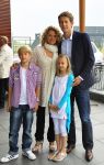 Utrecht 7 Juni 2010, Locatie Mercedes Nederland, 5e introductie van het Magazine Helden, gemaakt foor Frits Barend en zijn dochter Barbara Barend
Edwin v d Sar met zijn vrouw Annemarie v d Sar en hun kinderen Joey v d Sar en Lyn v d Sar
Foto Peter Smulders BV