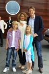 Utrecht 7 Juni 2010, Locatie Mercedes Nederland, 5e introductie van het Magazine Helden, gemaakt foor Frits Barend en zijn dochter Barbara Barend
Edwin v d Sar met zijn vrouw Annemarie v d Sar en hun kinderen Joey v d Sar en Lyn v d Sar
Foto Peter Smulders BV