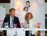 Utrecht 7 Juni 2010, Locatie Mercedes Nederland, 5e introductie van het Magazine Helden, gemaakt foor Frits Barend en zijn dochter Barbara Barend
Edwin v d Sar met zijn vrouw Annemarie v d Sar en hun kinderen Joeey v d Sar en Lyn v d Sar
Foto Peter Smulders BV