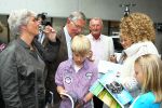 Utrecht 7 Juni 2010, Locatie Mercedes Nederland, 5e introductie van het Magazine Helden, gemaakt foor Frits Barend en zijn dochter Barbara Barend
Edwin v d Sar met zijn vrouw Annemarie v d Sar en hun kinderen Joeey v d Sar en Lyn v d Sar
Foto Peter Smulders BV