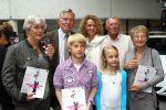 Utrecht 7 Juni 2010, Locatie Mercedes Nederland, 5e introductie van het Magazine Helden, gemaakt foor Frits Barend en zijn dochter Barbara Barend
Edwin v d Sar met zijn vrouw Annemarie v d Sar en hun kinderen Joeey v d Sar en Lyn v d Sar
Foto Peter Smulders BV