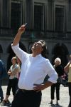 Den Haagg, 3 Juni 2010 Emile Ratelband op het Binnenhof/Ridderhof Linkerk Kerktoren waar Emile een schade heeft aangericht met een modelvliegtuigje. Er wordt door specialisten de schade en kosten bekeken voor de reparaties.
Foto Peter Smulders BV