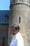 Den Haagg, 3 Juni 2010 Emile Ratelband op het Binnenhof/Ridderhof Linkerk Kerktoren waar Emile een schade heeft aangericht met een modelvliegtuigje. Er wordt door specialisten de schade en kosten bekeken voor de reparaties.
Foto Peter Smulders BV