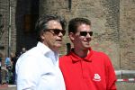 Den Haagg, 3 Juni 2010 Emile Ratelband op het Binnenhof/Ridderhof Linkerk Kerktoren waar Emile een schade heeft aangericht met een modelvliegtuigje. Er wordt door specialisten de schade en kosten bekeken voor de reparaties.
Foto Peter Smulders BV
