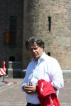 Den Haagg, 3 Juni 2010 Emile Ratelband op het Binnenhof/Ridderhof Linkerk Kerktoren waar Emile een schade heeft aangericht met een modelvliegtuigje. Er wordt door specialisten de schade en kosten bekeken voor de reparaties.
Foto Peter Smulders BV