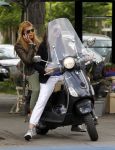 Amsterdam 29 mei 2010
Estelle Gullit bij vriendin achter op de vespa scooter.
Peter Smulders bv