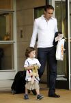 Amsterdam 5 juni 2010
Het Nederlands elftal vertrekt vanaf het hilton naar Schiphol voor de WK voetbal in Zuid Afrika. De vrouwen zwaaien ze uit. Joris Mathijsen met zoontje
Peter Smulders bv