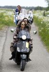 Amsterdam 25 mei 2010
Vespa scooter rally van Grazia. Monique en Suzanne Klemann Lois Lane
Peter Smulders bv