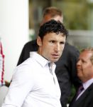 Amsterdam 5 juni 2010
Het Nederlands elftal vertrekt vanaf het hilton naar Schiphol voor de WK voetbal in Zuid Afrika. De vrouwen zwaaien ze uit. Andra v Bommel de vrouw van Mark met zoontje Ruben
Peter Smulders bv