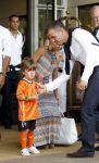 Amsterdam 5 juni 2010
Het Nederlands elftal vertrekt vanaf het hilton naar Schiphol voor de WK voetbal in Zuid Afrika. De vrouwen zwaaien ze uit. Rafael Sylvie en Damian v d Vaart
Peter Smulders bv