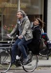Amsterdam 14 mei 2010
Victor Reinier met een vriendin achter op de fiets.
Peter Smulders bv