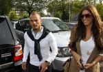 Amsterdam 5 juni 2010
Het Nederlands elftal vertrekt vanaf het hilton naar Schiphol voor de WK voetbal in Zuid Afrika. De vrouwen zwaaien ze uit. Yolanthe Cabau v Kasbergen en Wesley Sneijder
Peter Smulders bv