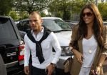 Amsterdam 5 juni 2010
Het Nederlands elftal vertrekt vanaf het hilton naar Schiphol voor de WK voetbal in Zuid Afrika. De vrouwen zwaaien ze uit. Yolanthe Cabau v Kasbergen en Wesley Sneijder
Peter Smulders bv