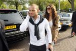 Amsterdam 5 juni 2010
Het Nederlands elftal vertrekt vanaf het hilton naar Schiphol voor de WK voetbal in Zuid Afrika. De vrouwen zwaaien ze uit. Yolanthe Cabau v Kasbergen en Wesley Sneijder
Peter Smulders bv