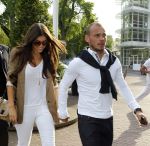 Amsterdam 5 juni 2010
Het Nederlands elftal vertrekt vanaf het hilton naar Schiphol voor de WK voetbal in Zuid Afrika. De vrouwen zwaaien ze uit. Yolanthe Cabau v Kasbergen en Wesley Sneijder
Peter Smulders bv