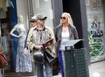 Amsterdam 12 juli 2011
Bridget Maasland doet boodschappen met haar ouders op de pc hooftstraat.
Peter Smulders bv