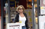 Amsterdam 1 juli 2011
Connie Breukhoven doet boodschappen met haar doichter Shanna Breukhoven.
Peter Smulders bv