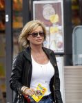 Amsterdam 1 juli 2011
Connie Breukhoven doet boodschappen met haar doichter Shanna Breukhoven.
Peter Smulders bv